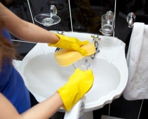 bathroom cleaning e1503612537113