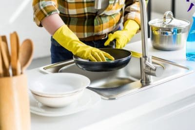 5 Genius Ways to Clean Your Kitchen with Bicarbonate of Soda 1 cleaning the sink e1543907987651
