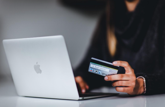 5 Top Tips for if Your Child is Accused of Fraud 1 shopping online e1652438325319