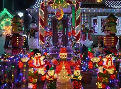 How to illuminate your Garden this Christmas 1 christmaslightdisplay
