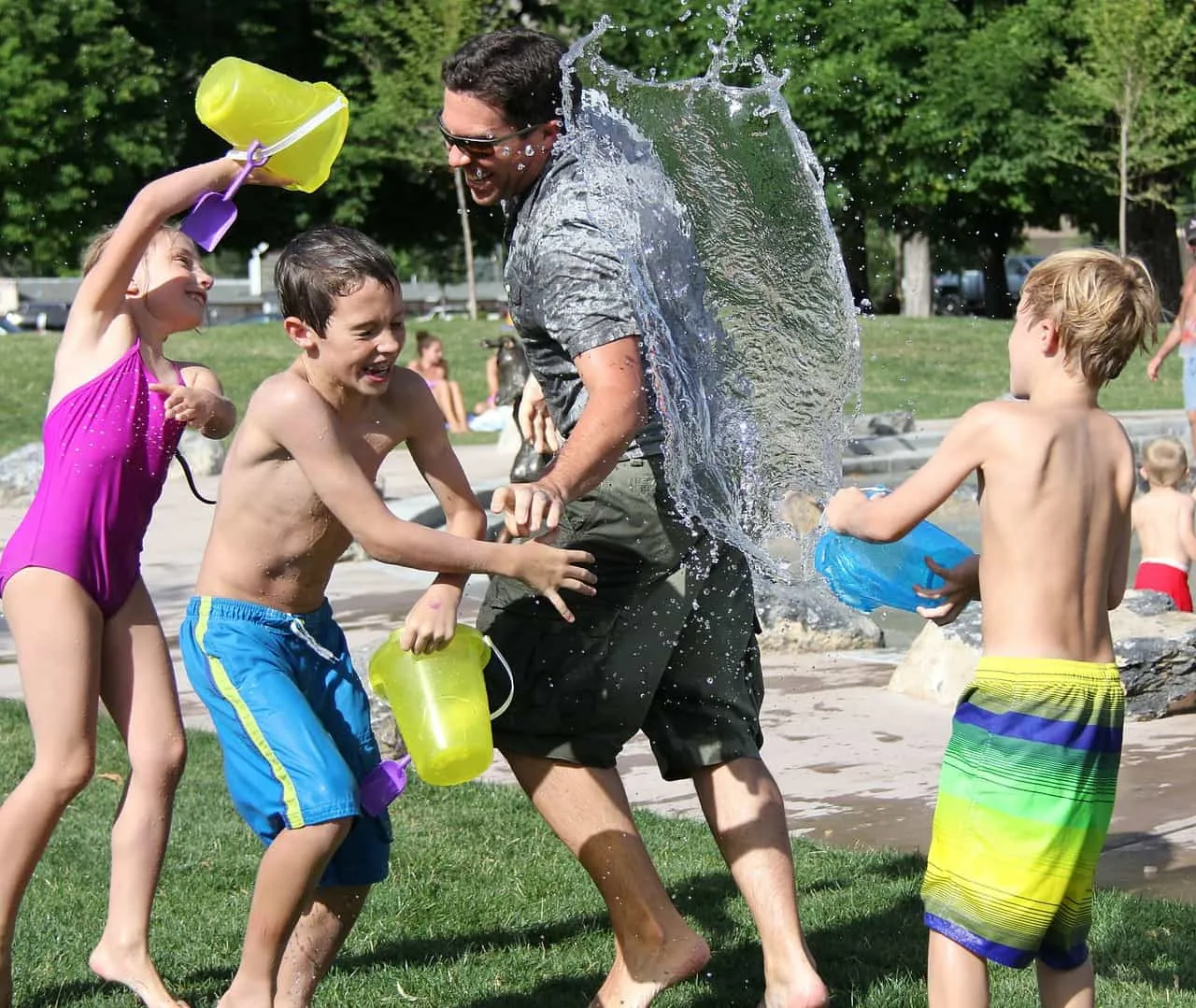 How to shoot family vacation photos without the stress 4 water-fight