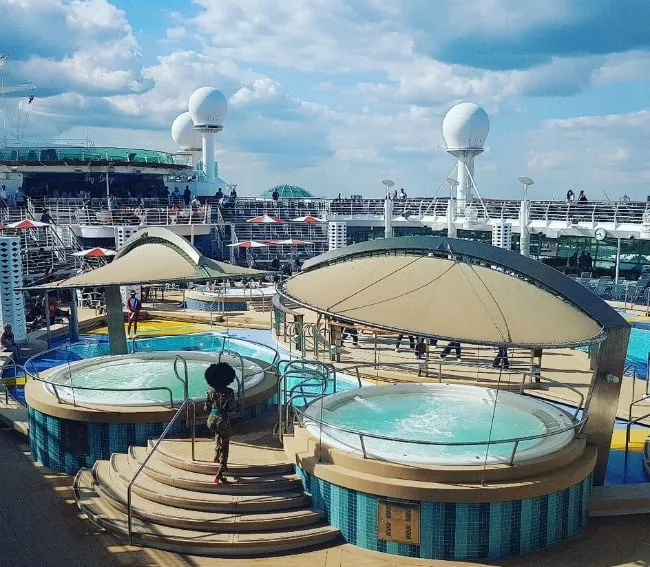 Could our next family holiday be at sea? A few days spent on The Independence of the Seas 5 whirlpools
