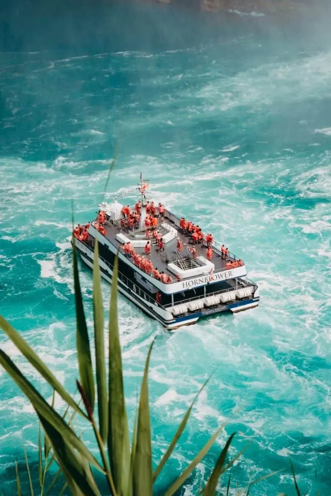 Casino-Themed Holiday: Where Should You Go? 2 boat on niagra falls