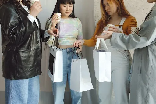 How to Shop with Your Besties and Get the Most out of Your Day 1 How to Shop with Your Besties and Get the Most out of Your Day