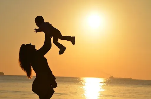 Anxious Parenting: How To Deal With Anxiety As A Stressed-Out Single Mum 1 Mother and child on a beach, mother holding child up towards the sky Anxious Parenting: How To Deal With Anxiety As A Stressed-Out Single Mum