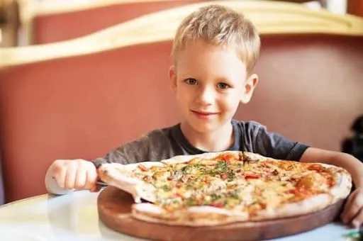 Can you eat out and save money? 2 pizza