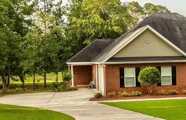 Spotting Red Flags in Your New Apartment: A Home Inspector's Checklist 1 house checklist front of house