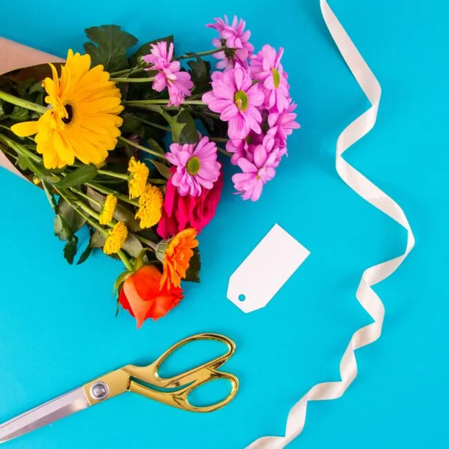 Thoughtful Gestures to Surprise Loved Ones from Afar 1 flowers flatlay scaled e1719928628839