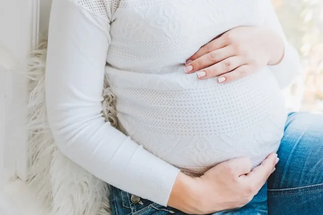 Cultivating Inner Strength for Expecting Mothers: A Mental Wellness Journey 1 heavily pregnant woman